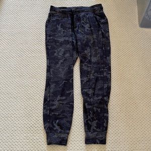 Lululemon camo joggers size 8